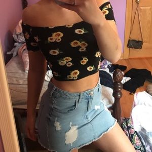 Black sunflower crop top
